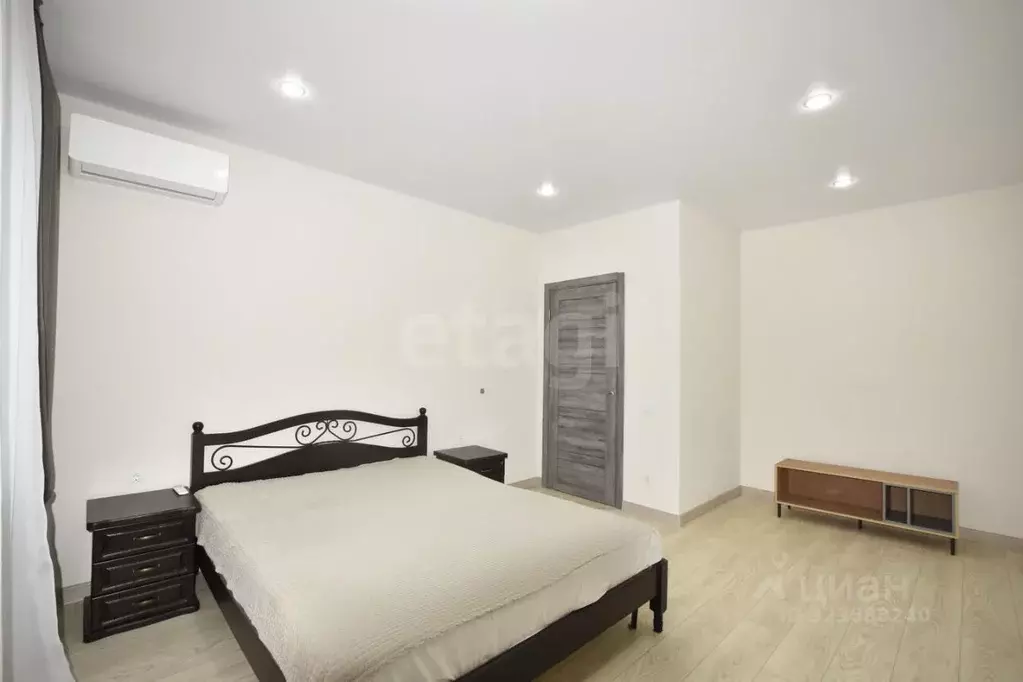 2-к кв. Оренбургская область, Оренбург ул. Фронтовиков, 10/4 (58.6 м) - Фото 1