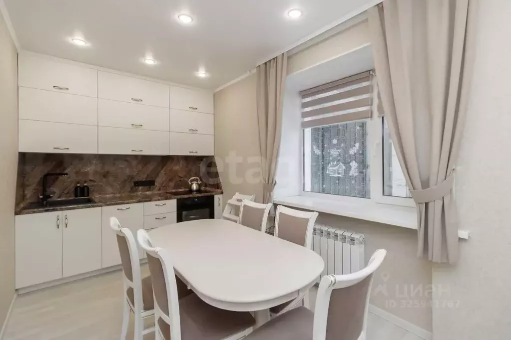 3-к кв. Тюменская область, Тюмень 6-й мкр, ул. Валерии Гнаровской, 9 ... - Фото 1