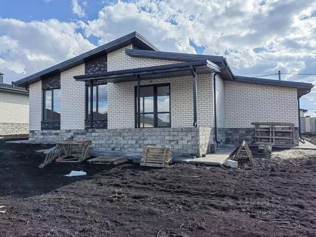 Дом в Белгородская область, Белгородский район, Дубовское с/пос, с. ... - Фото 1