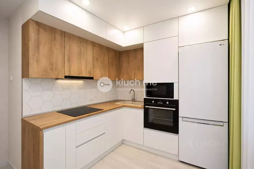 2-к кв. Татарстан, Казань ул. Сабира Ахтямова, 1к1 (56.3 м) - Фото 1