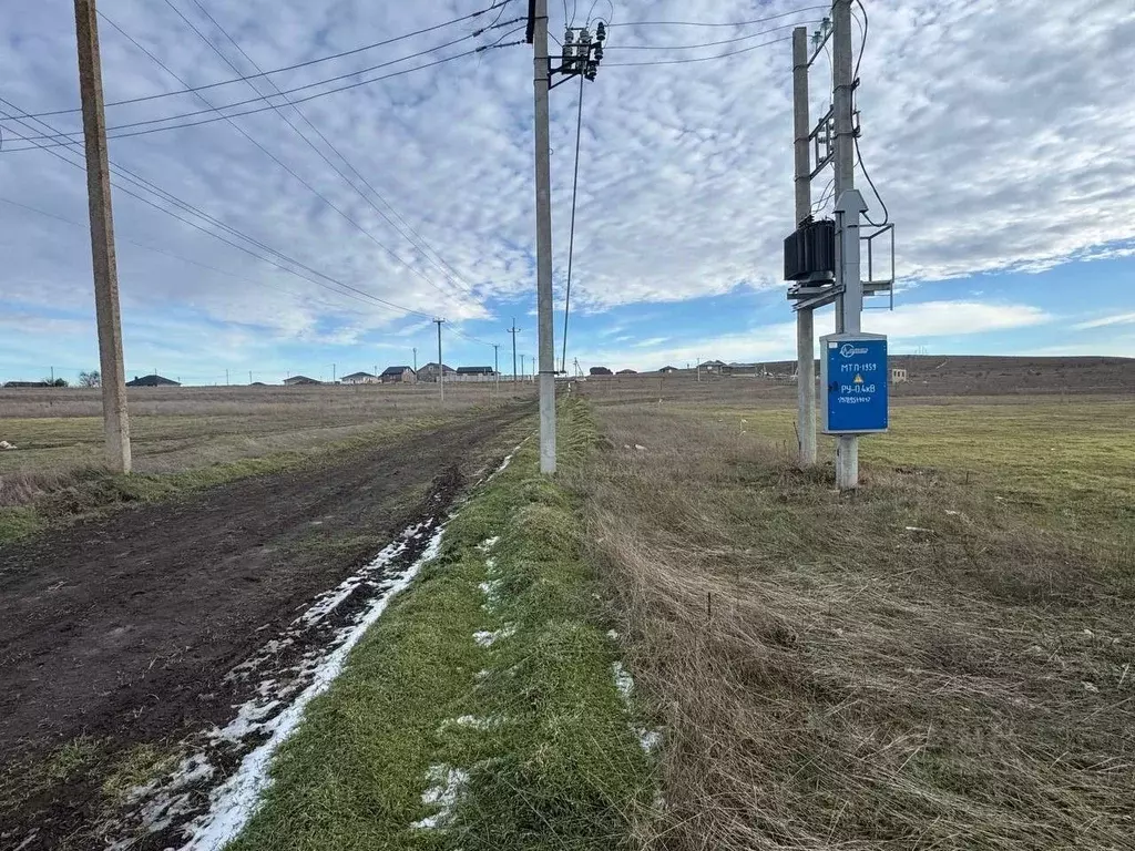Участок в Крым, Симферопольский район, с. Урожайное ул. Сергея ... - Фото 2