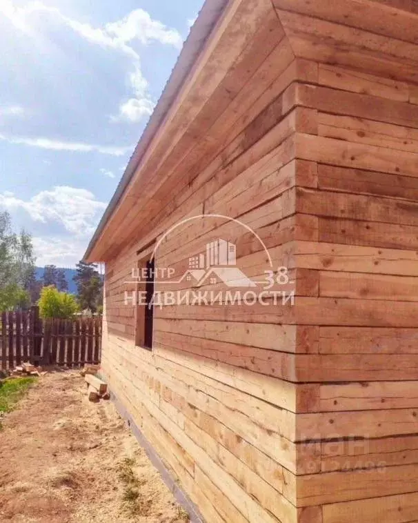 Дом в Иркутская область, с. Оса ул. Ипподромная, 23 (100 м) - Фото 0