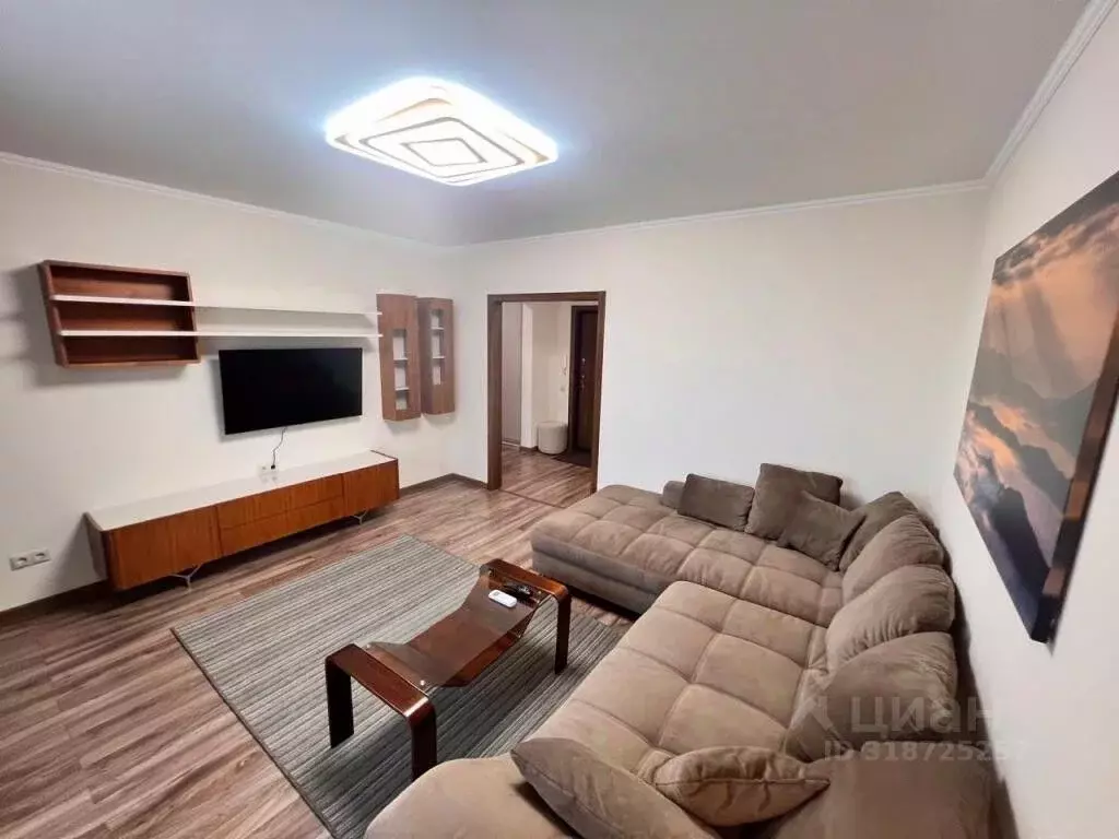 2-к кв. Красноярский край, Красноярск Взлетка мкр, ул. Батурина, 19 ... - Фото 1