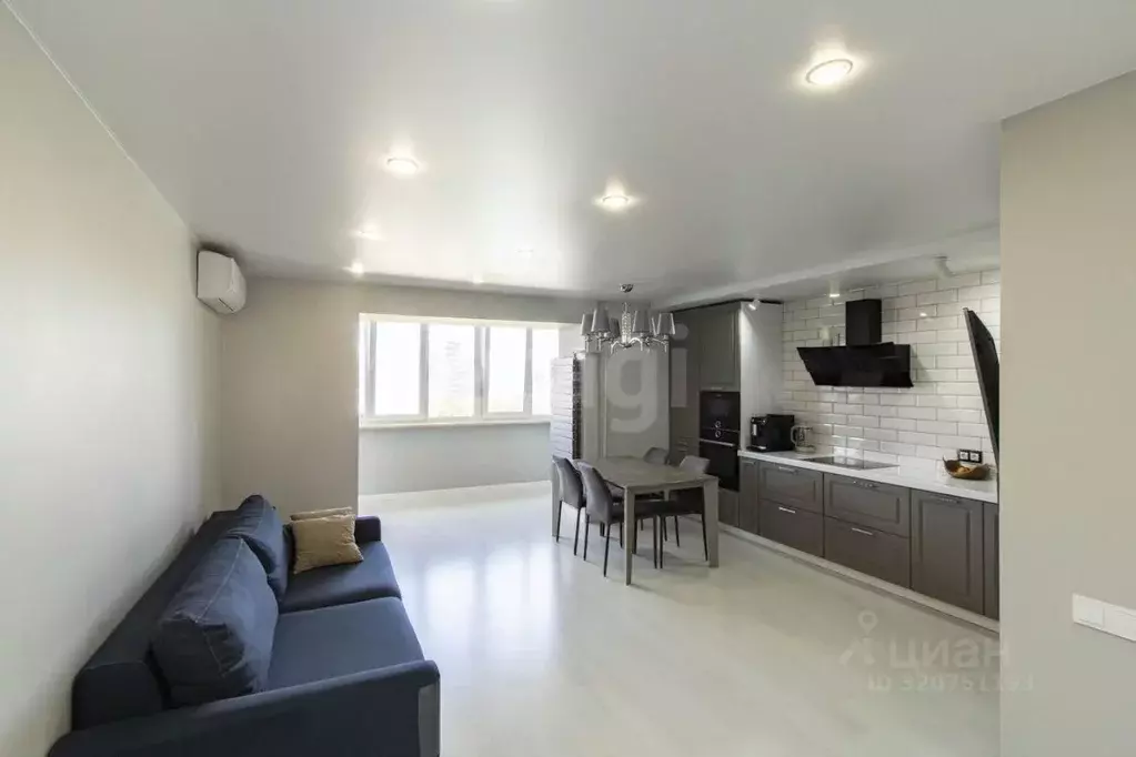 2-к кв. Тюменская область, Тюмень Кремлевская ул., 102 (65.2 м) - Фото 0