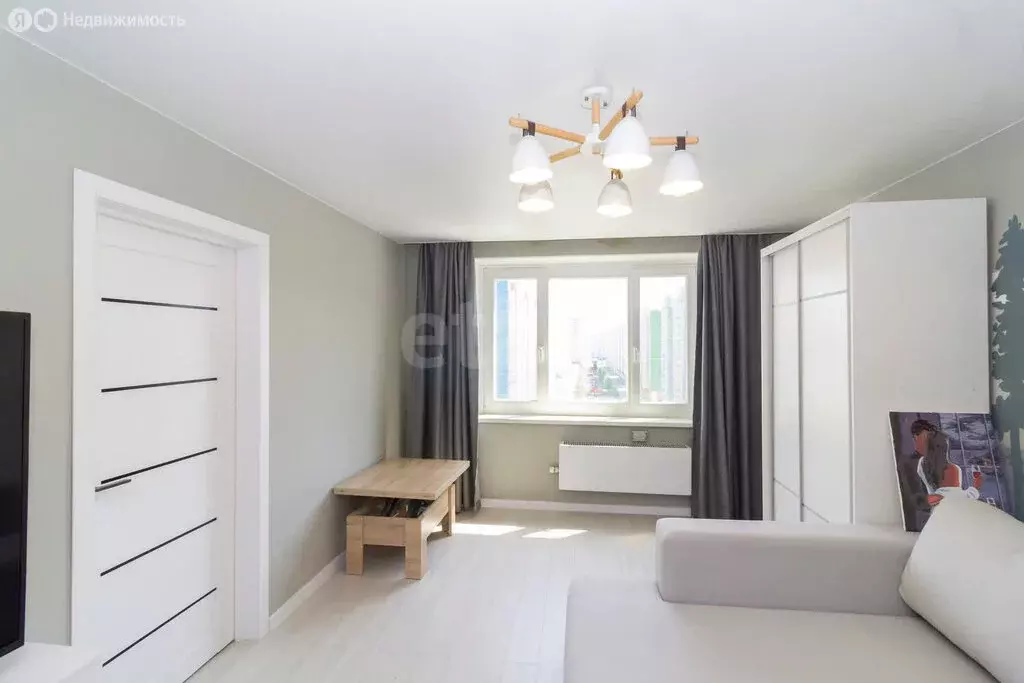 1-комнатная квартира: Тюмень, улица Павла Шарова, 1к1 (41 м) - Фото 1