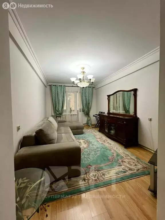 3-комнатная квартира: Махачкала, улица Хаджи Булача, 9Б (90 м) - Фото 0