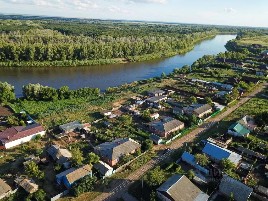 Дом в Оренбургская область, Переволоцкий район, Родничнодольский ... - Фото 1