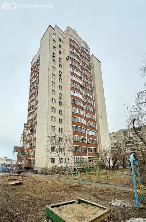 3-комнатная квартира: Екатеринбург, Сиреневый бульвар, 10 (67 м) - Фото 1