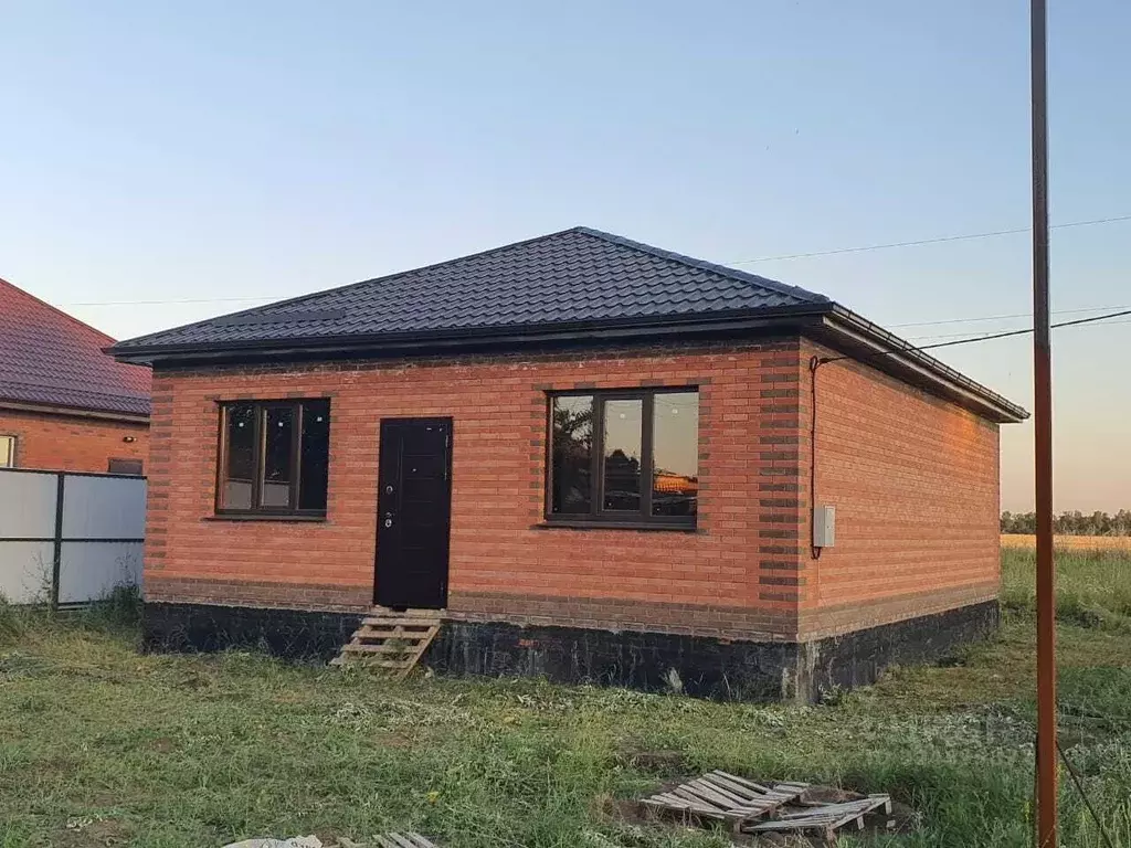 Дом в Краснодарский край, Динской район, Новотитаровская ст-ца ... - Фото 1