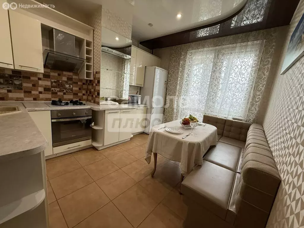2-комнатная квартира: Калининград, Автомобильная улица, 17 (61 м) - Фото 1