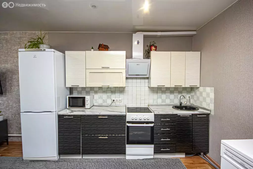 2-комнатная квартира: Октябрьский, Локтинская улица, 6/1 (75 м) - Фото 1