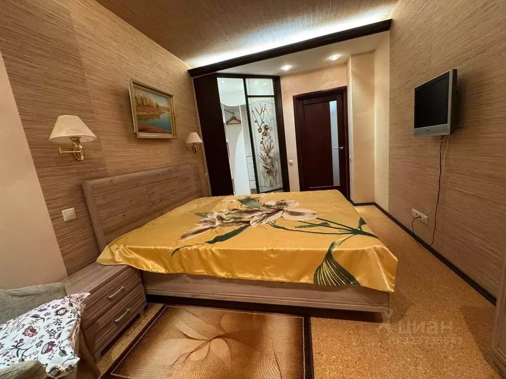 3-к кв. Свердловская область, Екатеринбург ул. Энгельса, 15 (100.0 м) - Фото 1