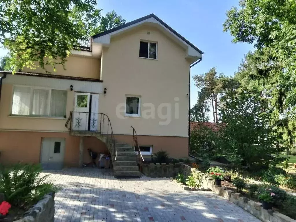 Дом в Ладушкин, Октябрьская улица (240 м) - Фото 1
