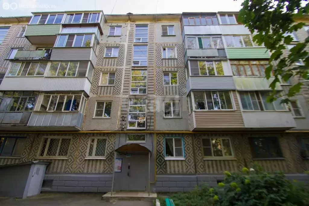 3-комнатная квартира: Калуга, улица Гурьянова, 10 (64 м) - Фото 1