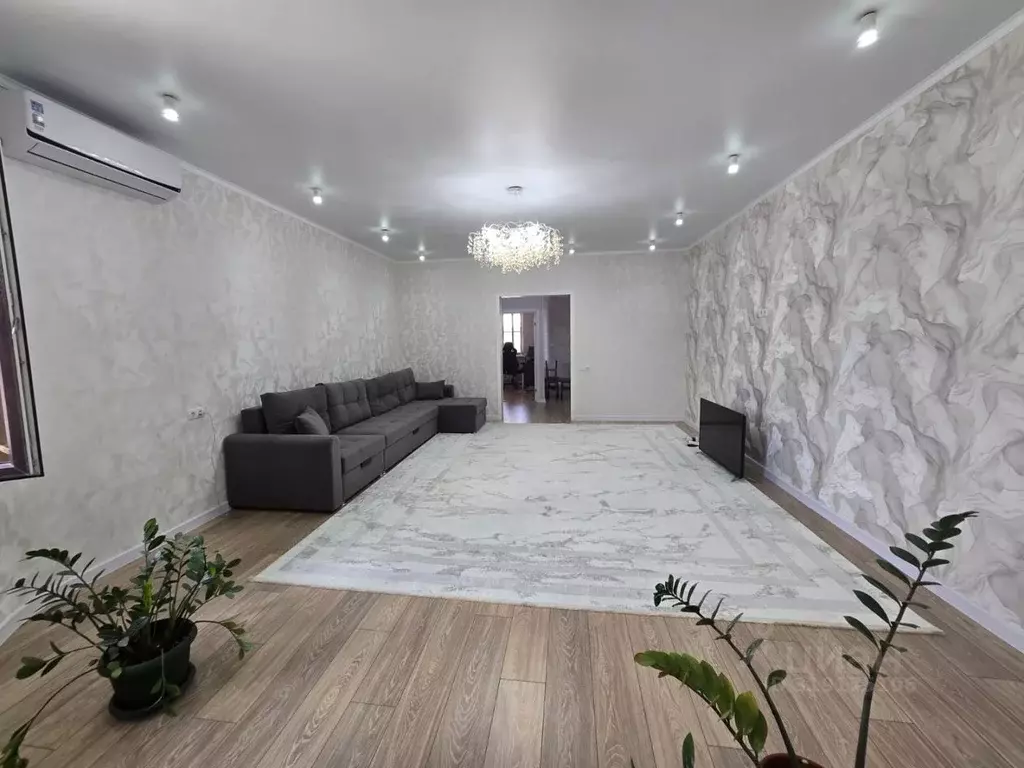 Дом в Астраханская область, Камызяк пос. Табола, ул. Мира, 5 (140 м) - Фото 0