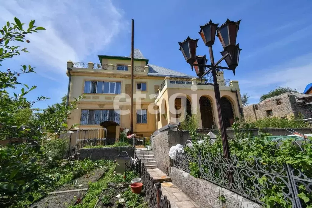 Дом в Красноярский край, Красноярск ул. Зои Космодемьянской, 12 (499 ... - Фото 0