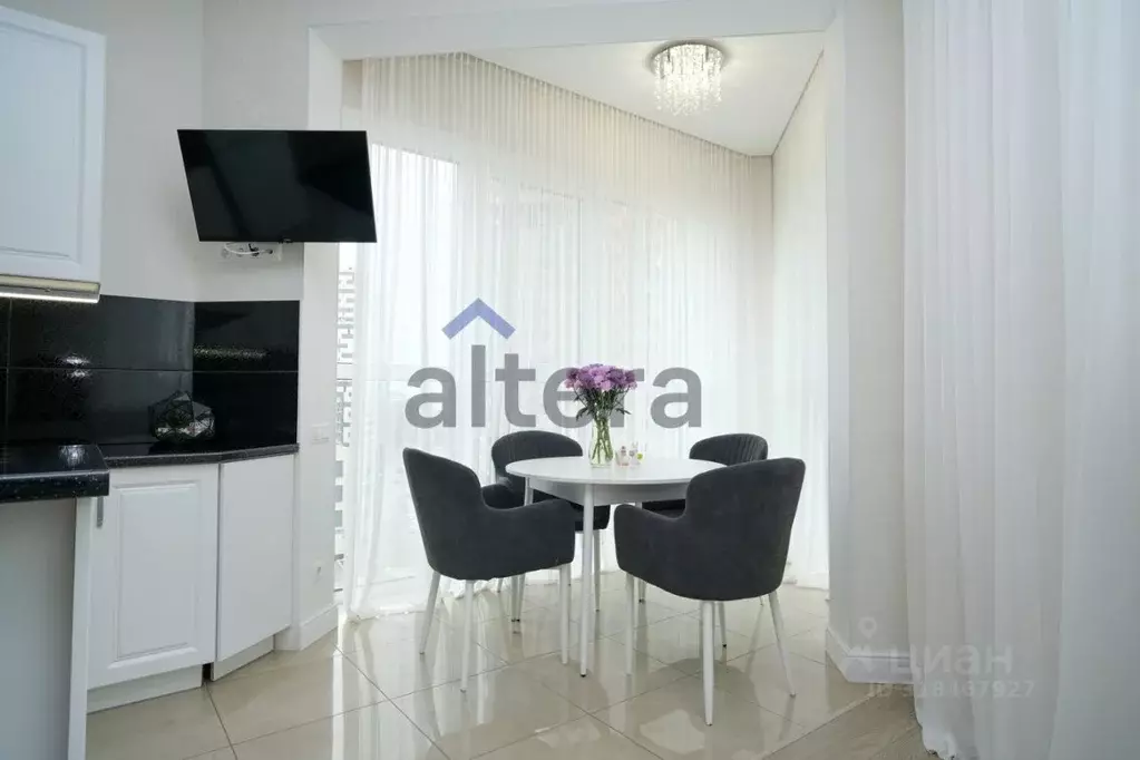 3-к кв. Татарстан, Казань ул. Павлюхина, 110В (77.0 м) - Фото 0