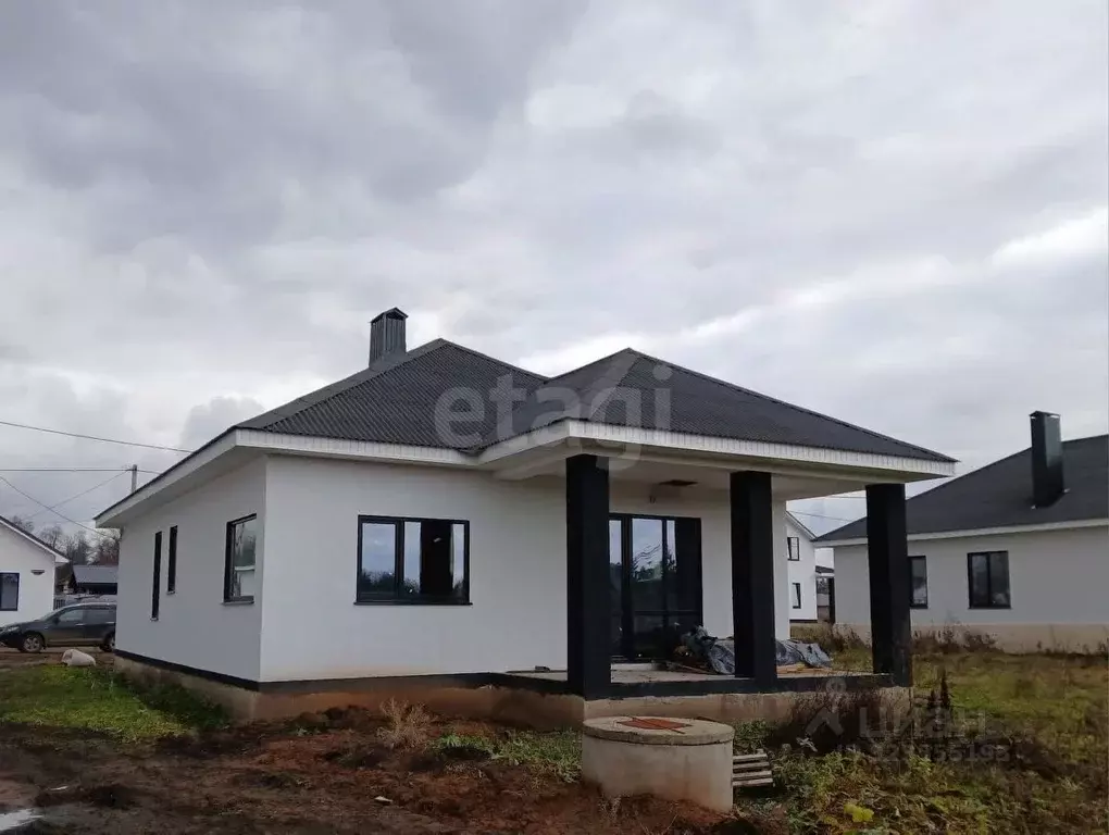 Дом в Башкортостан, Иглинский район, Акбердинский сельсовет ул. ... - Фото 1