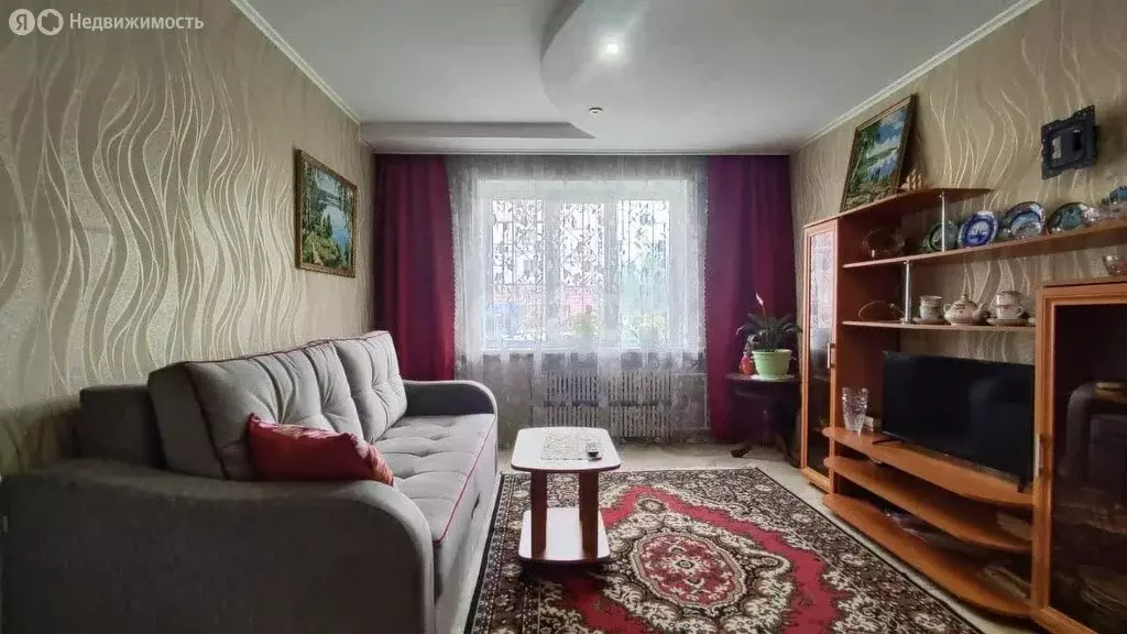 3-комнатная квартира: Зеленодольск, улица Комарова, 11 (62.2 м) - Фото 0