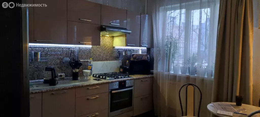 3-комнатная квартира: Санкт-Петербург, улица Кораблестроителей, 35Б ... - Фото 1