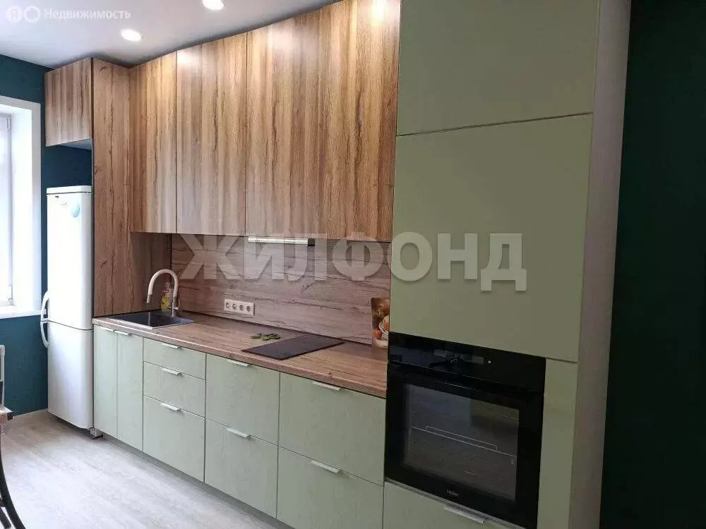 3-комнатная квартира: посёлок Октябрьский, улица Французский Квартал, ... - Фото 2