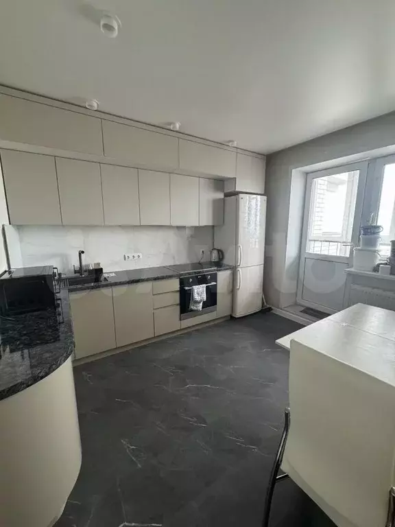 10 и более-к. квартира, 60 м, 14/15 эт. - Фото 0