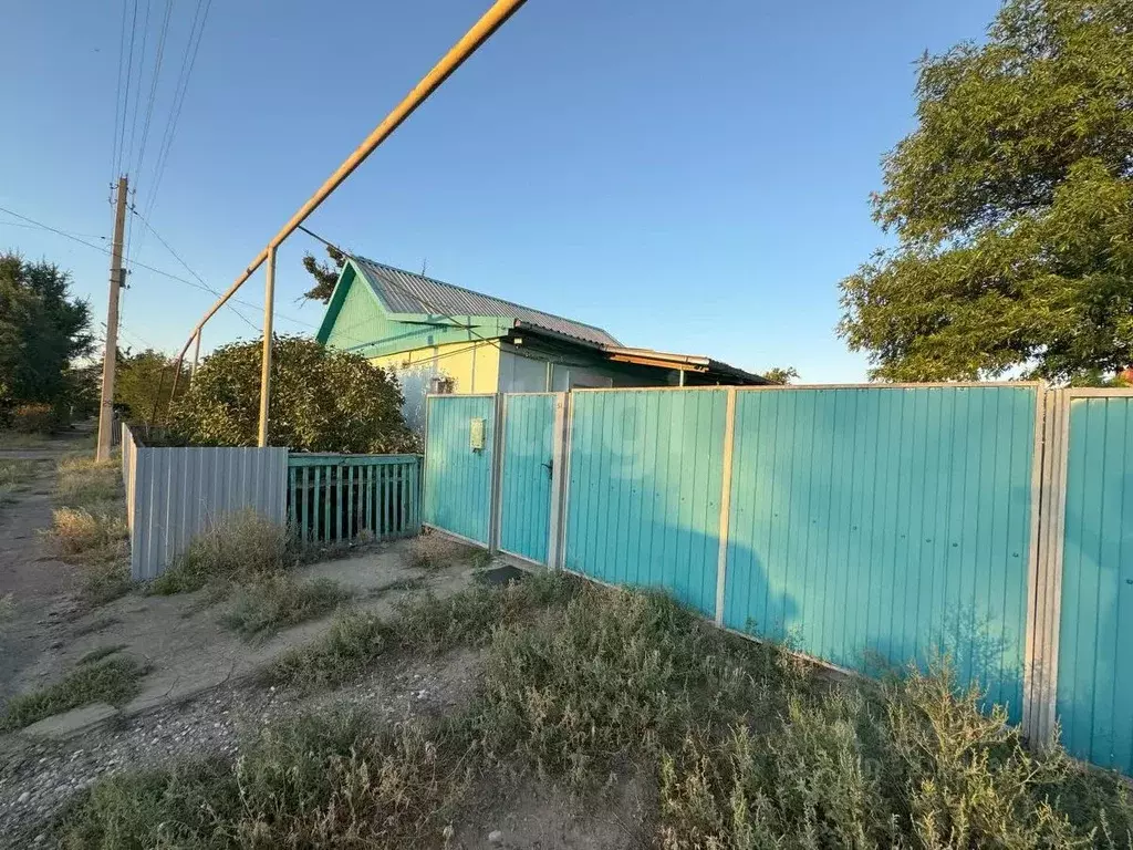 Дом в Калмыкия, Целинный район, с. Троицкое ул. Слизского, 51 (69 м) - Фото 1