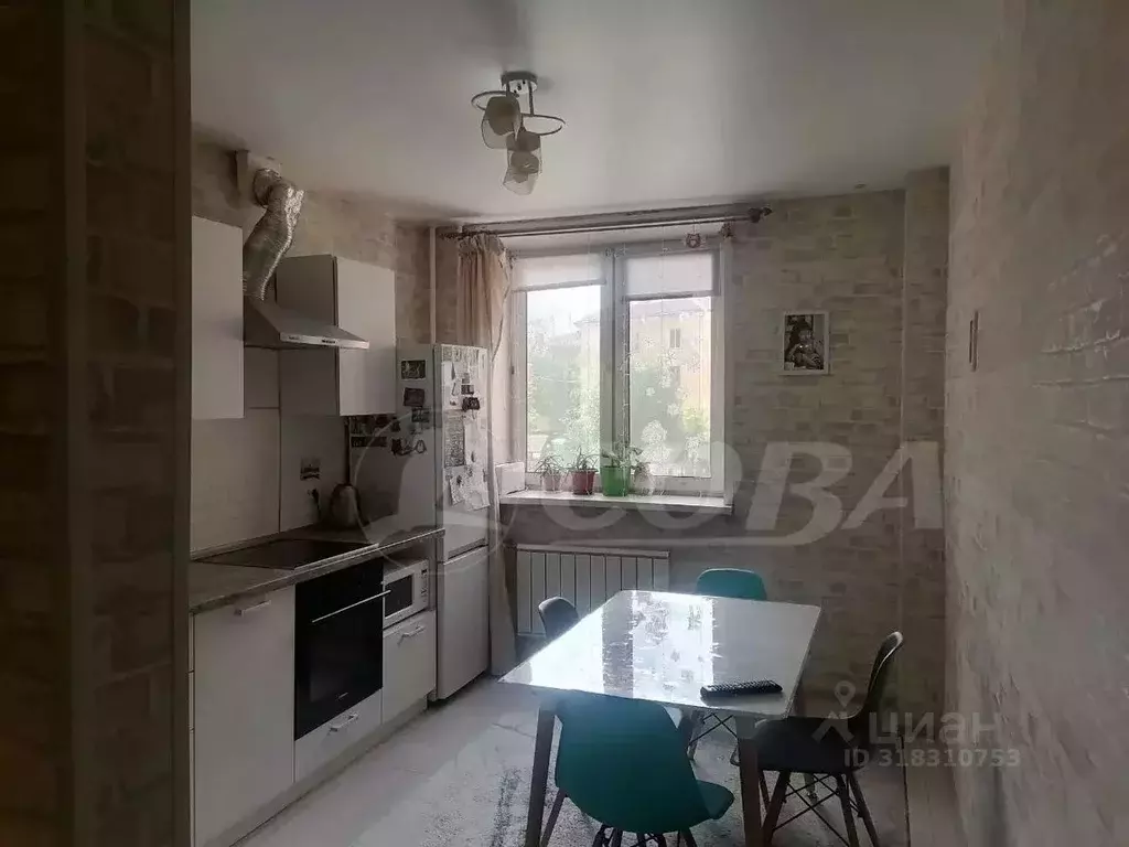 2-к кв. Курганская область, Курган ул. Кирова, 119Б (78.4 м) - Фото 0