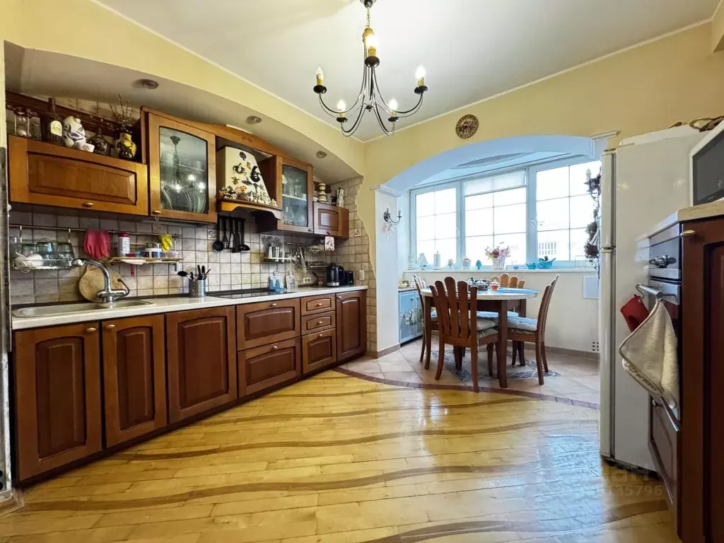 5-к кв. Самарская область, Самара Ново-Садовая ул., 232 (300.0 м) - Фото 0