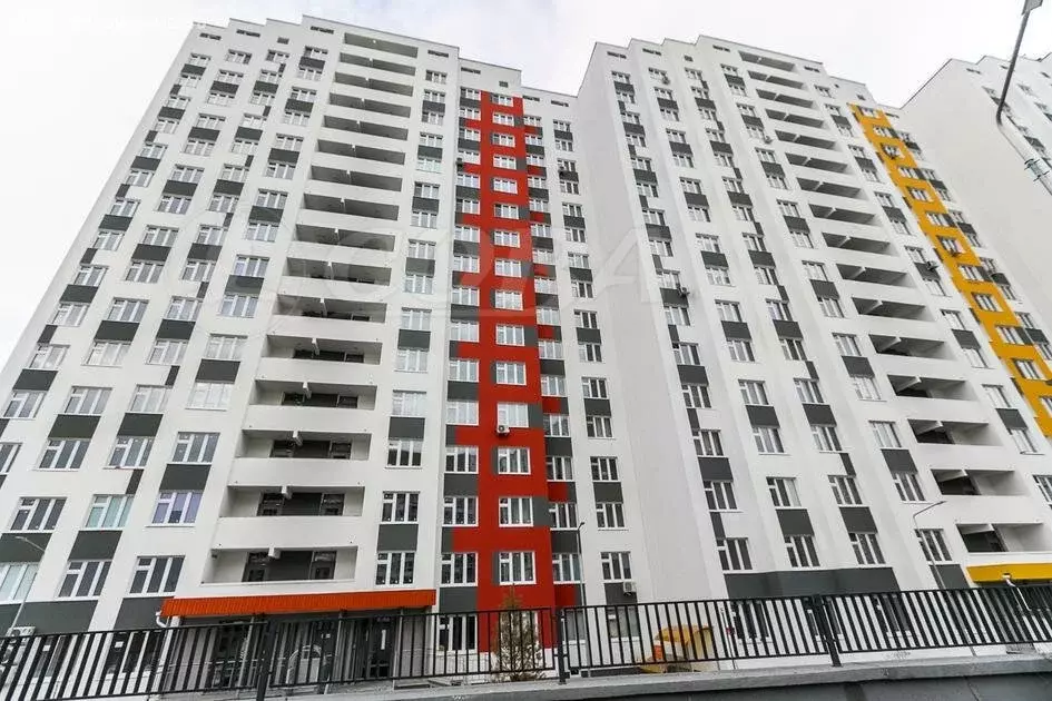 1-комнатная квартира: Тюмень, улица Василия Подшибякина, 21 (42 м) - Фото 1
