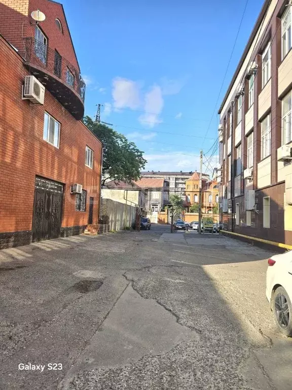 Дом в Дагестан, Махачкала ул. Хизроева, 81 (500 м) - Фото 1