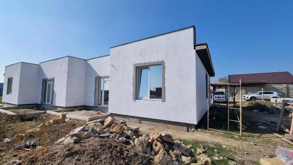 Дом в Крым, Сакский район, с. Уютное пер. Хозяйственный, 1 (85 м) - Фото 1