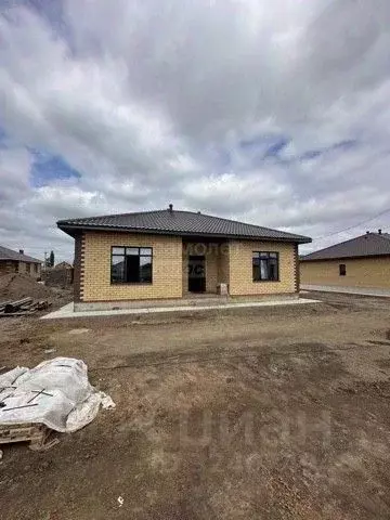 Дом в Оренбургская область, Соль-Илецк Вишневая ул., 77 (105 м) - Фото 1