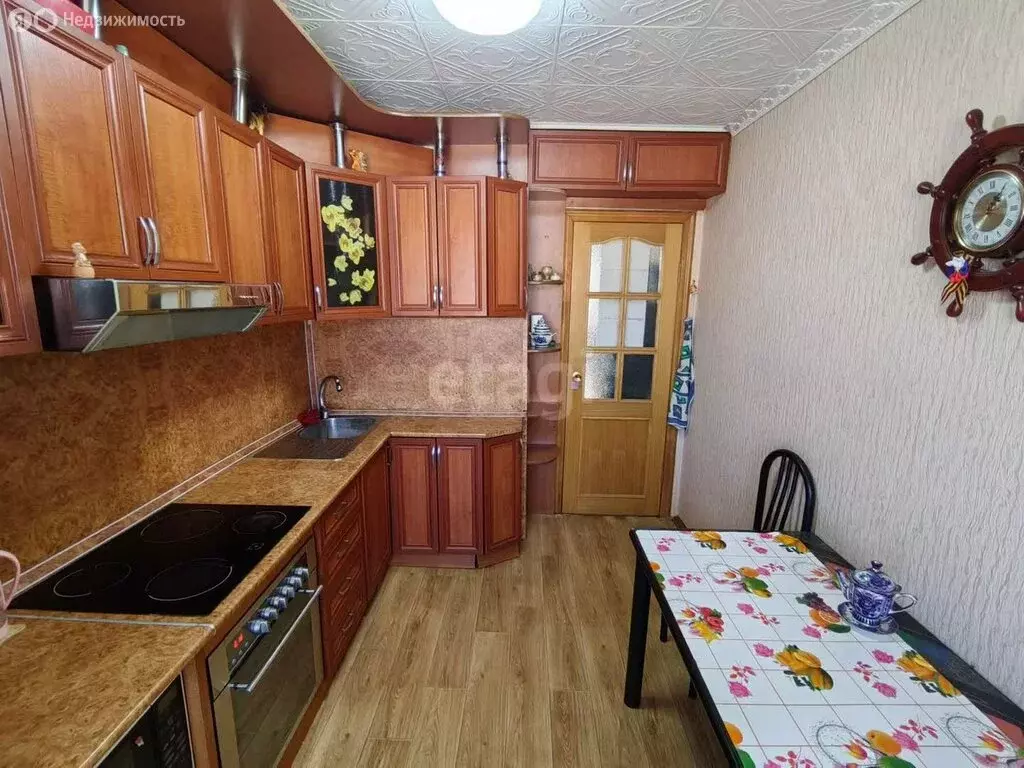 4-комнатная квартира: Петропавловск-Камчатский, улица Лермонтова, 12 ... - Фото 1