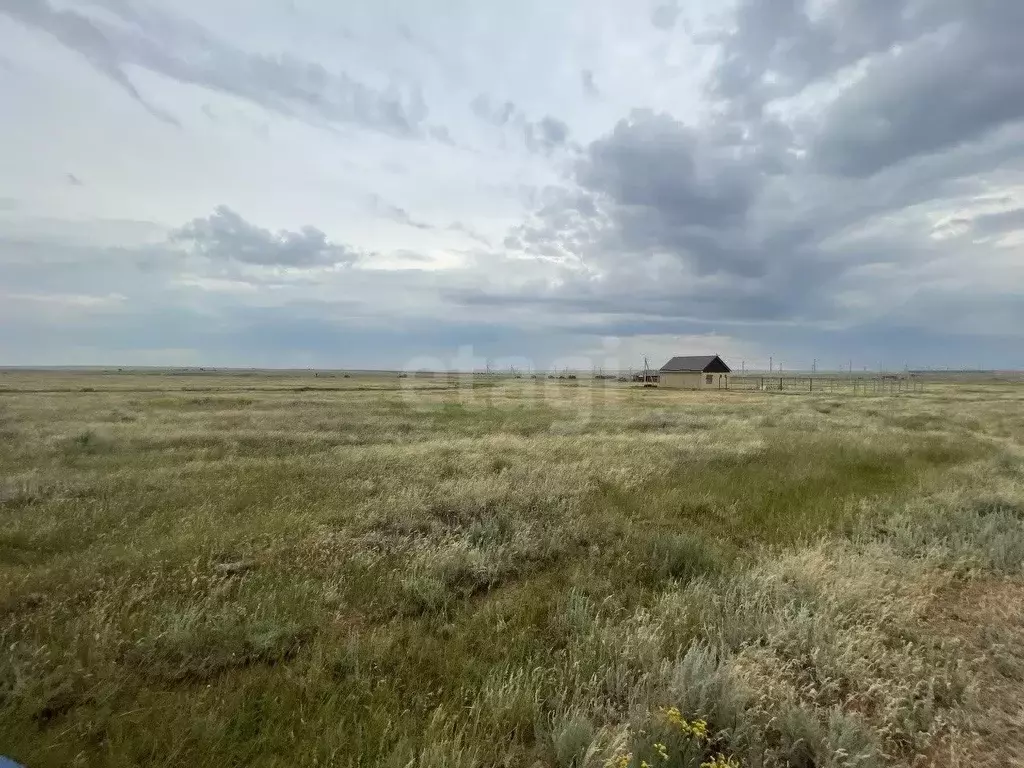 Участок в Калмыкия, Целинный район, с. Троицкое ул. Учительская, 26 ... - Фото 0
