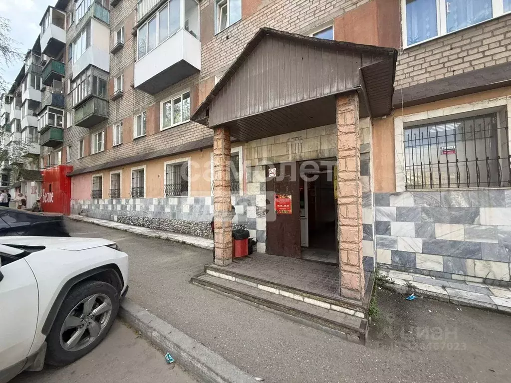 Торговая площадь в Свердловская область, Серов ул. Луначарского, 110 ... - Фото 1