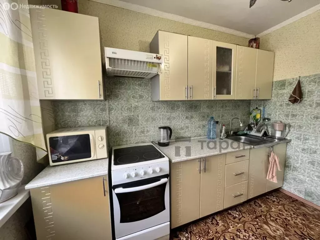 3-комнатная квартира: Челябинск, улица Братьев Кашириных, 106 (65.9 м) - Фото 1