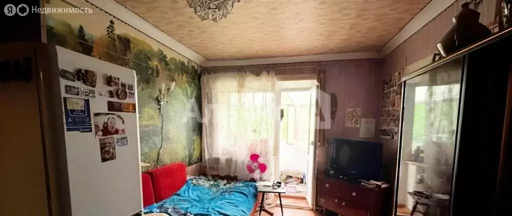 3-комнатная квартира: Шахты, улица Свободы, 39 (56 м) - Фото 0