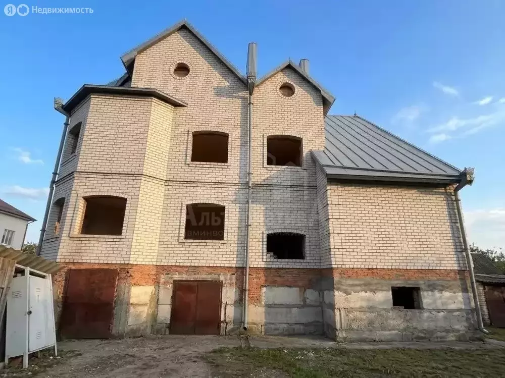Дом в село Учкекен, улица Ушакова (490 м) - Фото 1