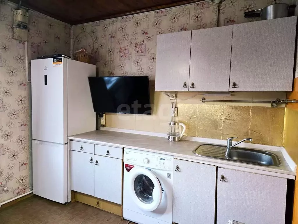 Дом в Псковская область, Псковский район, Середкинская волость, с. ... - Фото 1