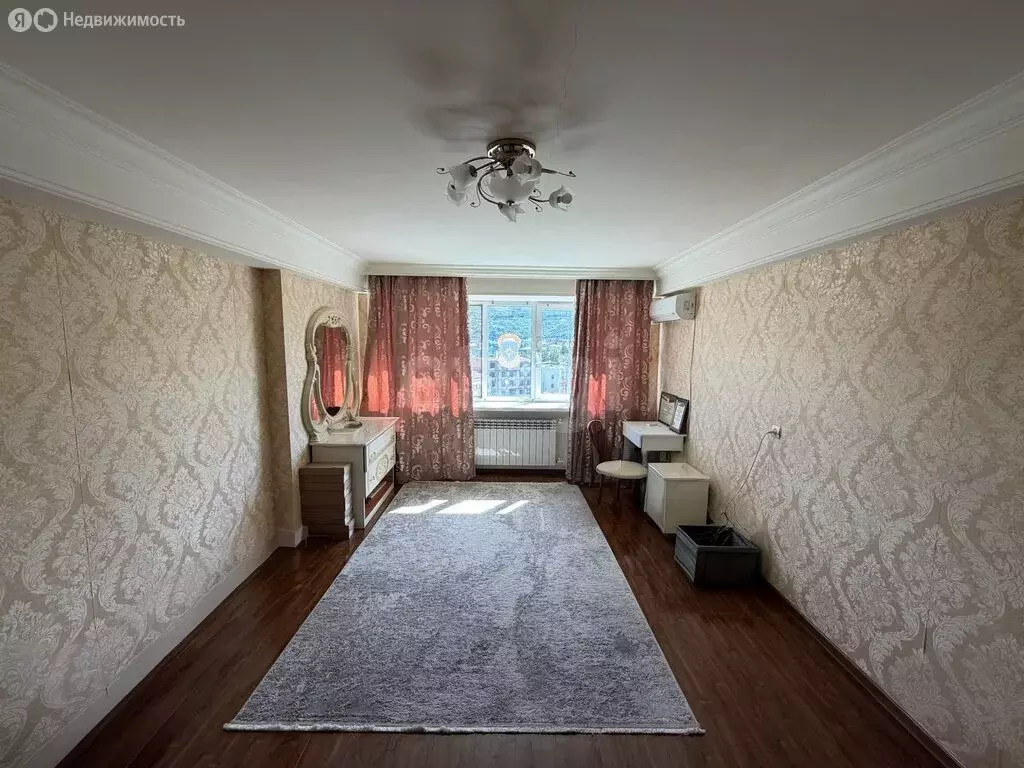 3-комнатная квартира: Махачкала, улица Ирчи Казака, 13В (83 м) - Фото 2