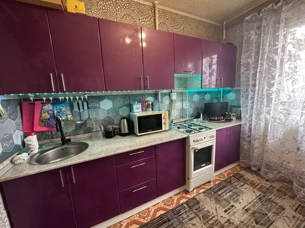 2-к кв. Омская область, Омск ул. 20 лет РККА, 63 (64.0 м) - Фото 1