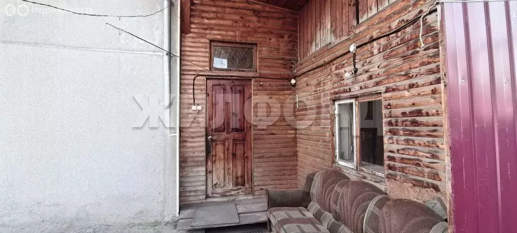 Дом в Абакан, улица Веденеева (180 м) - Фото 1