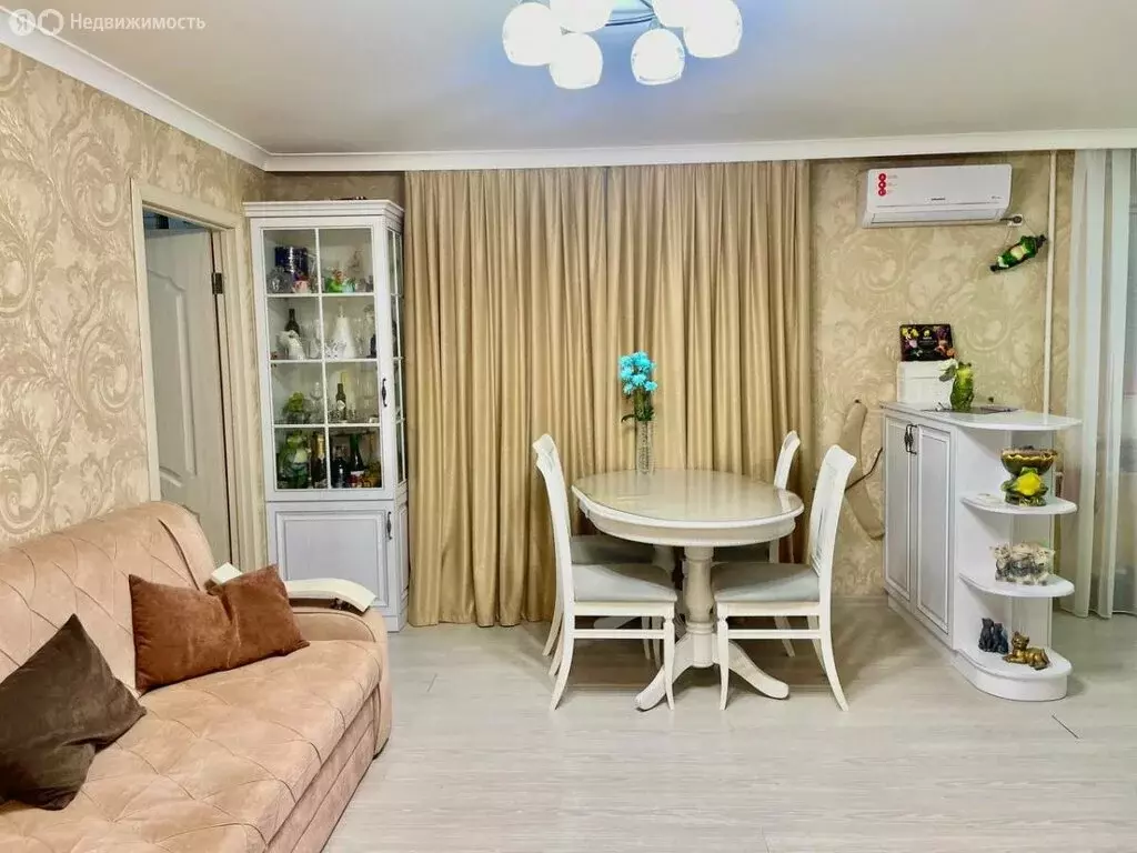 3-комнатная квартира: Майкоп, улица Герцена, 104А (54 м) - Фото 1