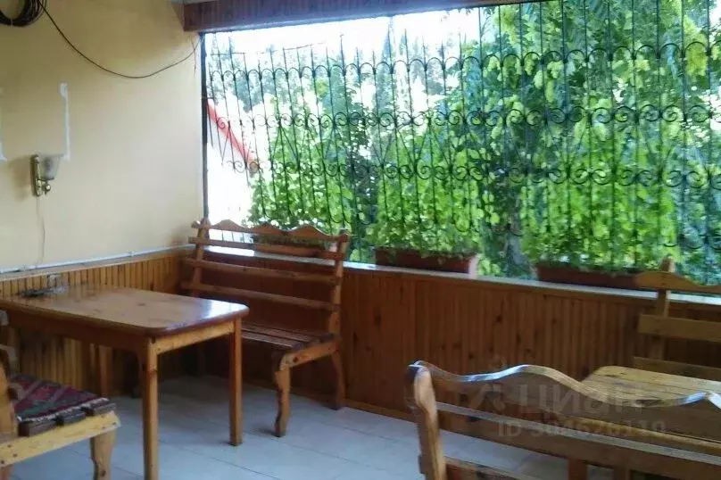 Дом в Крым, Алушта ул. Октябрьская, 21 (10 м) - Фото 1