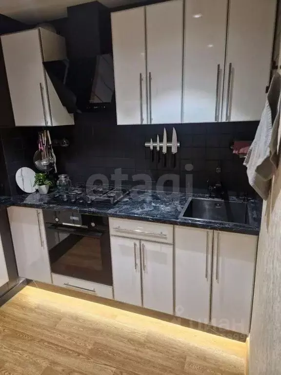 3-к кв. Воронежская область, Семилуки Комсомольская ул., 18 (58.0 м) - Фото 1