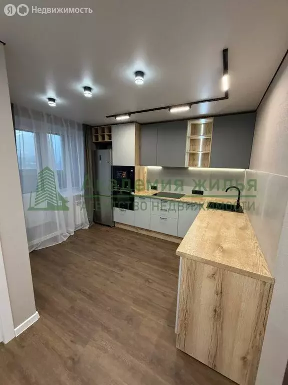 1-комнатная квартира: Саратов, улица имени Николая Сдобнова, 7 (40 м) - Фото 1