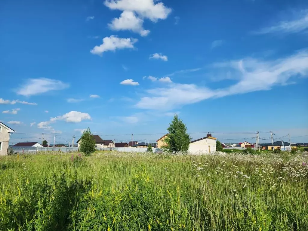 Участок в Татарстан, Тукаевский район, д. Азьмушкино, Подсолнухи мкр ... - Фото 0