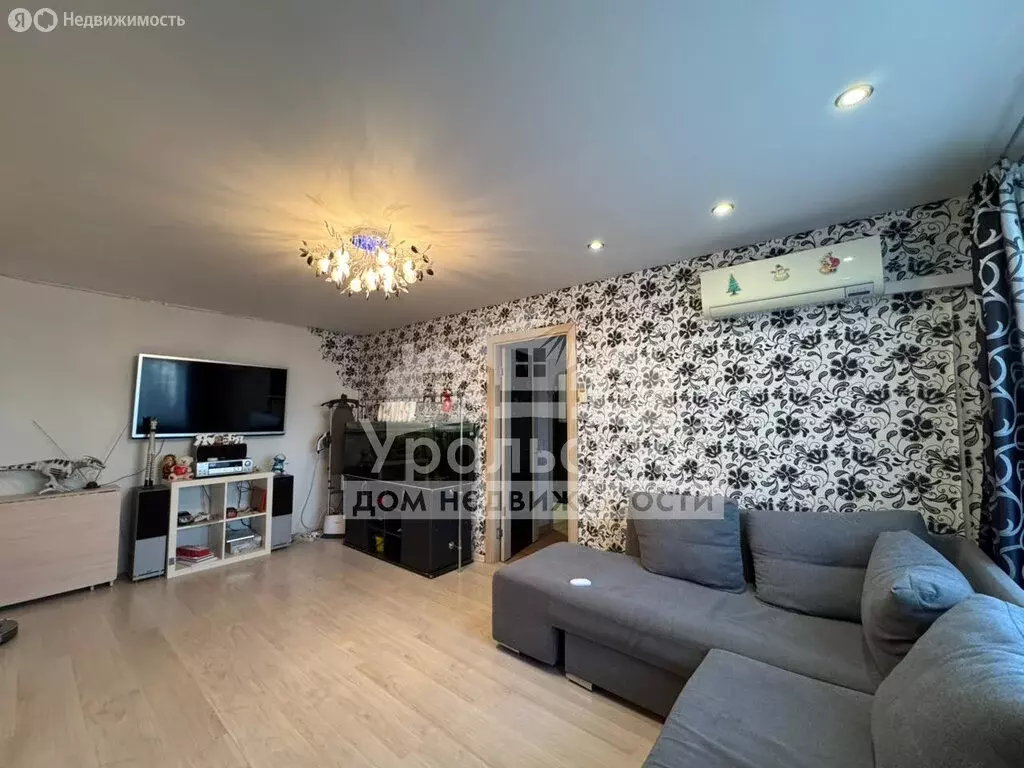 4-комнатная квартира: Алапаевск, улица Пушкина, 101 (62 м) - Фото 0