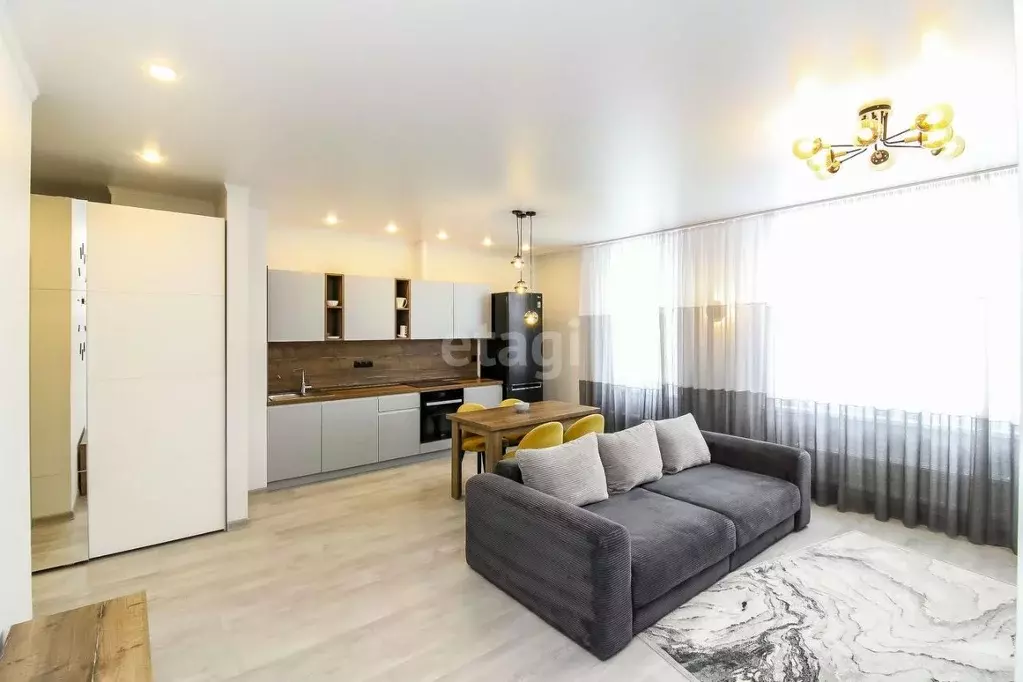 2-к кв. Тюменская область, Тюмень ул. Муравленко, 11 (71.0 м) - Фото 0